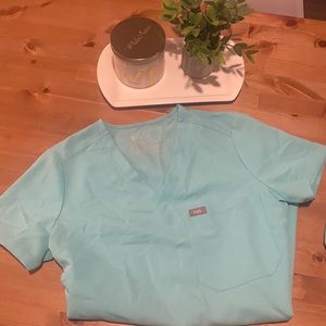 Figs One Pocket Top- Aqua Fresh